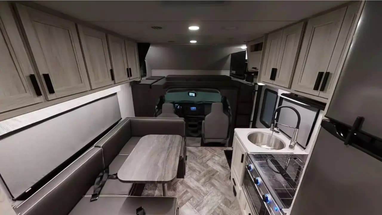 2024 Sunseeker 2350 LE dinette