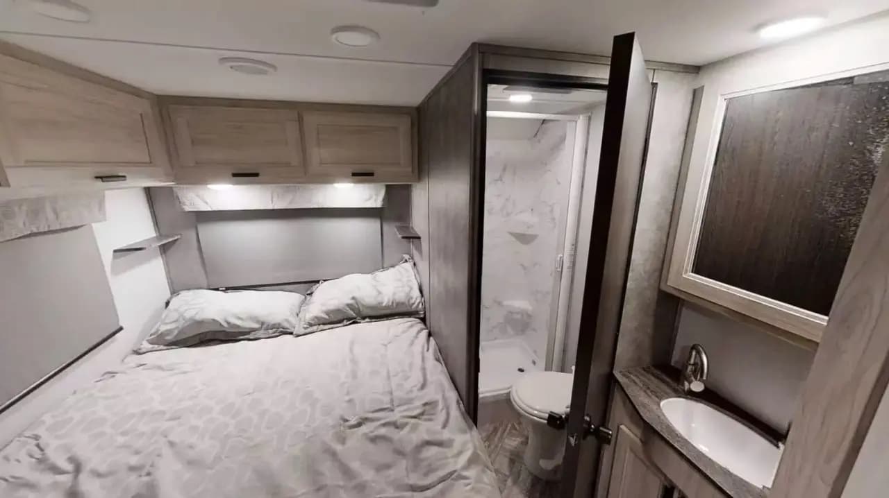 2024 Sunseeker 2350 LE bedroom